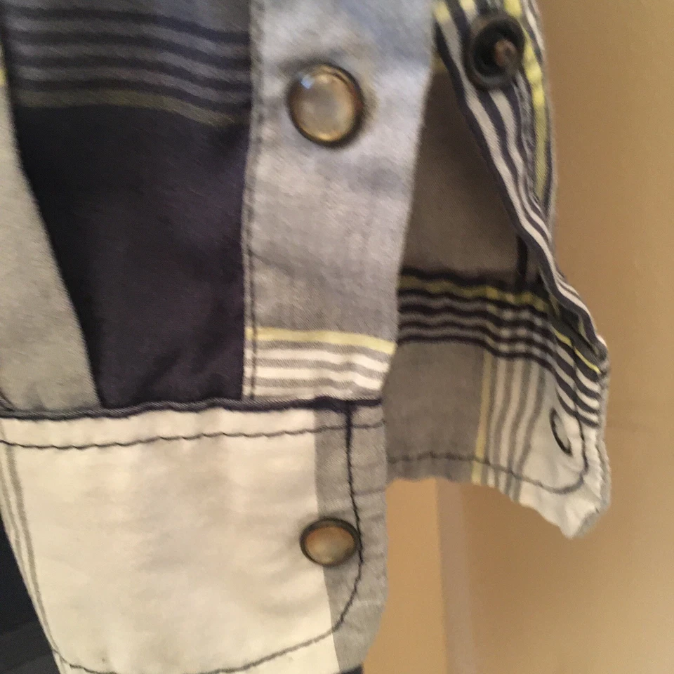 Camisa a Presión DITCH PLAINS Western Pearl Para Hombre Mediana Negra, Gris y Amarilla a Cuadros. Foto 3 de 4