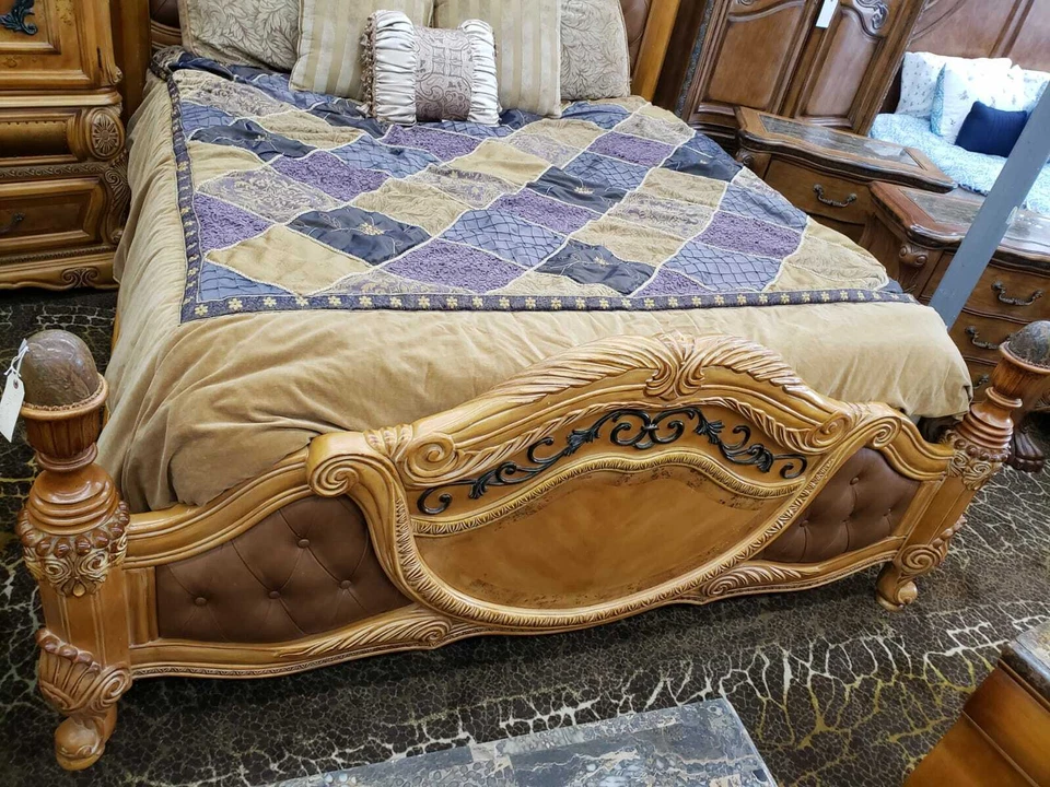 AICO by Michael Amini Trevi 5PC king size bedroom set - Image 4 of 4