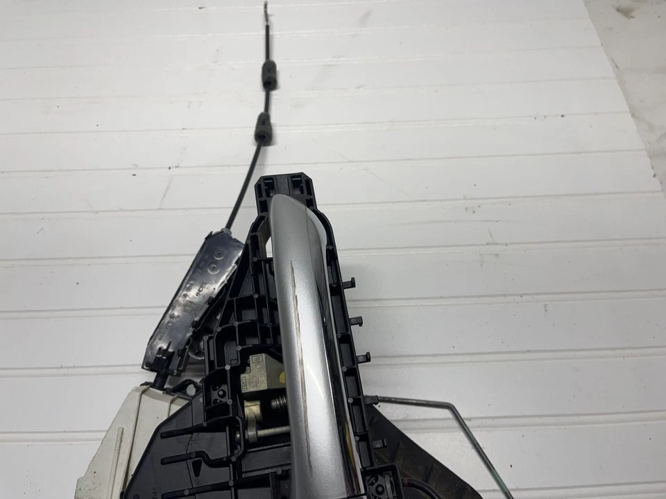 06-11 Mercedes Benz ML500 W164 Front Driver Left Door Handle With Actuator Oem - Image 3 of 4