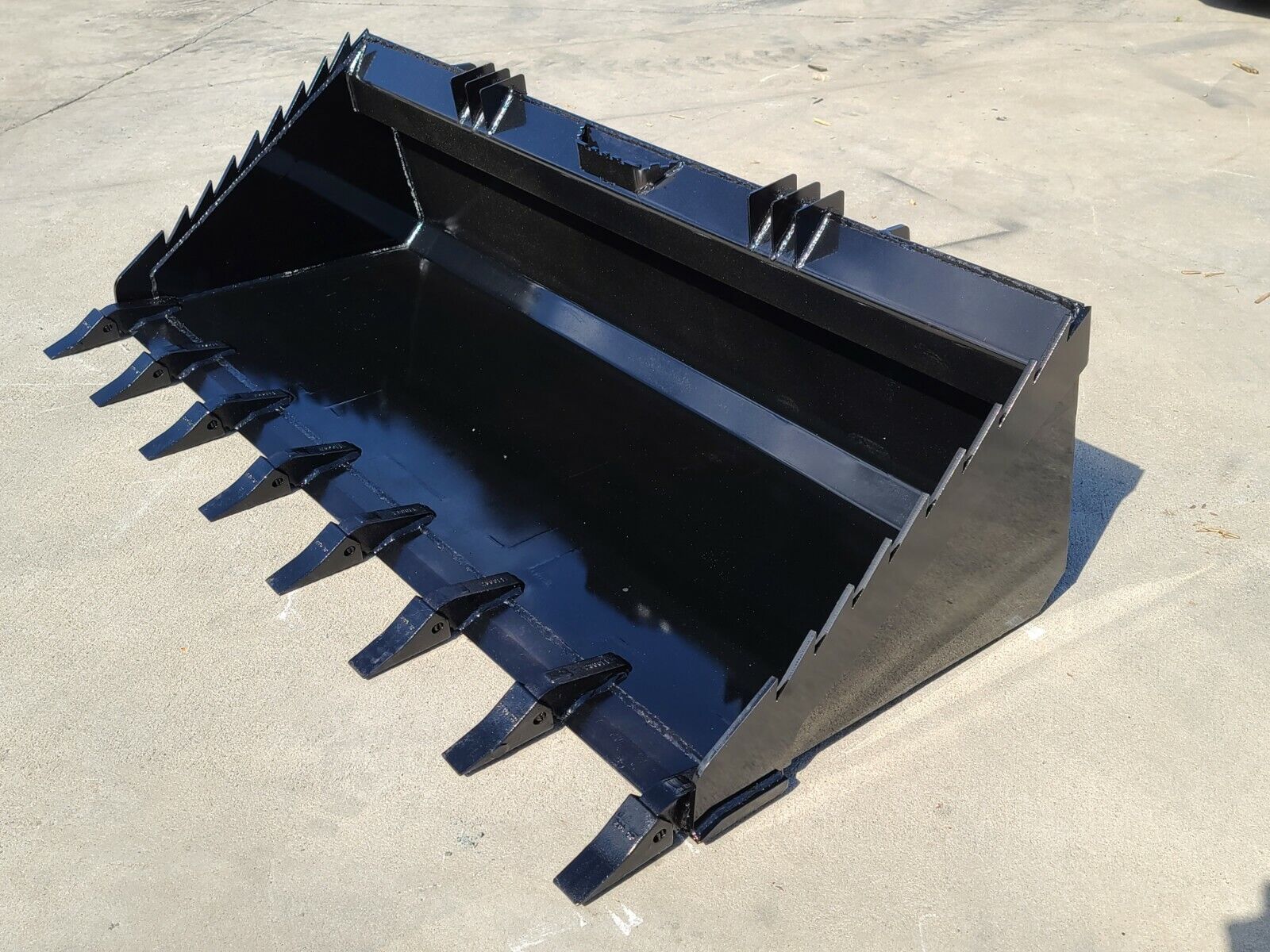 New 72heavy Duty Skid Steer Dirt Bucket With Teethbobcattractor Ebay