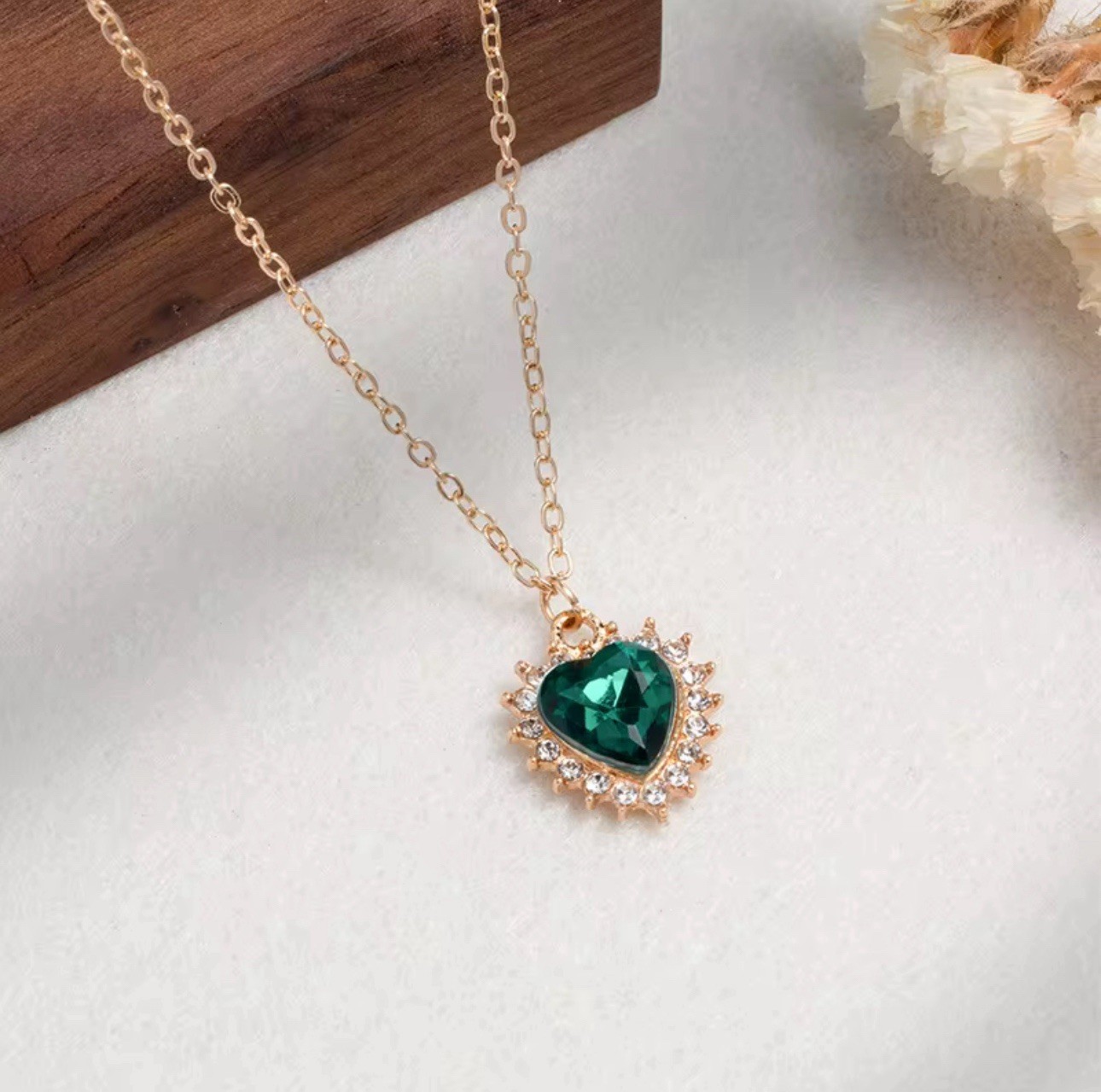 Collana cuore cristallo verde placcato oro catena retrolink lega zirconi pietra principale