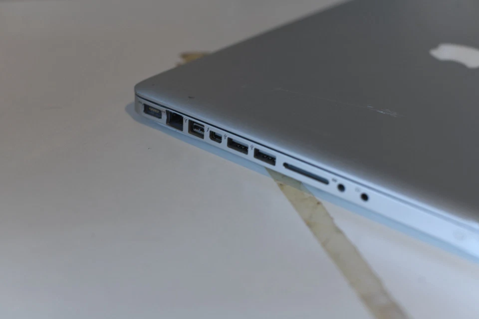 APPLE MACBOOK PRO 15" 2.4GHZ i7, 16GB RAM, 250GB SSD, A1398 - ANY OS - Image 3 of 4