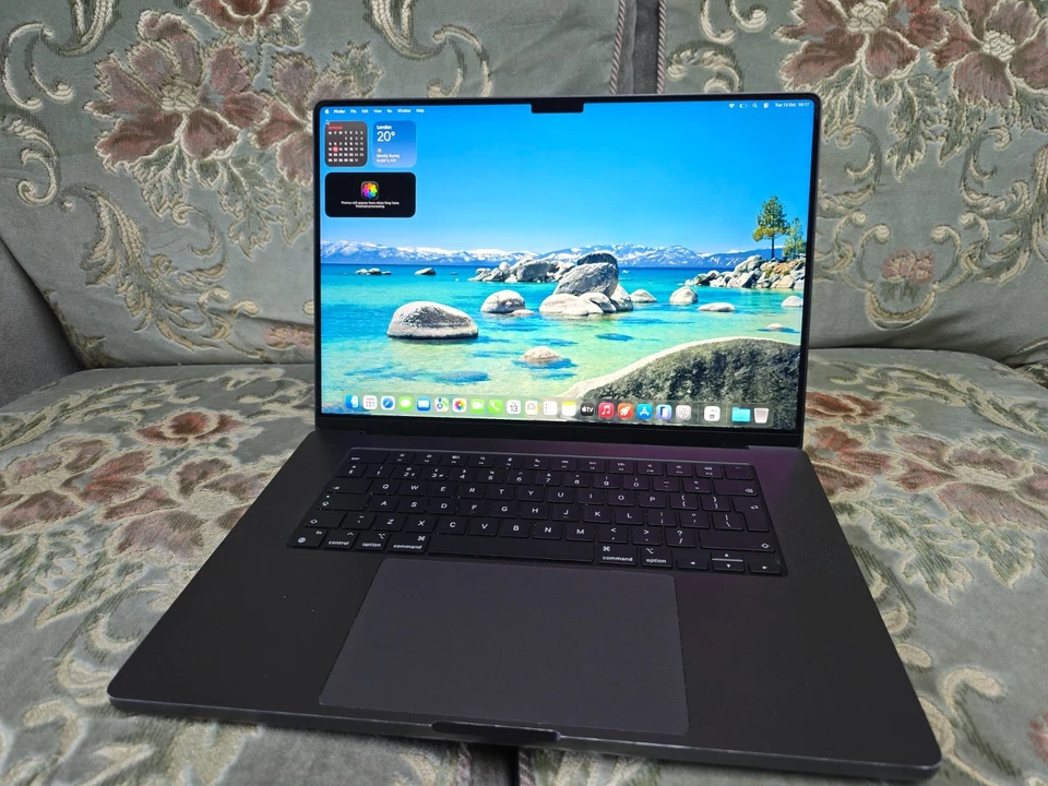 Apple MacBook Pro 16" M4 Max · 128GB · 1TB, photo 1 of 5