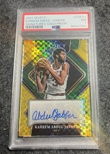 2021-22 Panini Select Bucks Kareem Abdul-Jabbar Gold Prizm Auto 1/10 PSA 7