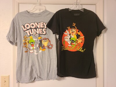 2 Lot Mens LOONEY TUNES Tees T-SHIRTS ''THAT'S ALL FOLKS'' & Group of Tunes Sz M 