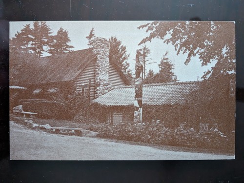 Admin Bldg & Totemstange, Benson Wildtierfarm, Hudson, NH - Mitte des 20. Jahrhunderts
