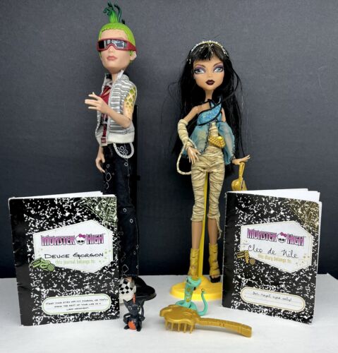 Monster High Cleo De Nile & Deuce Gorgon Lalka ze zwierzętami domowymi 1. fala CZARNA ELASTYCZNA LEKTURA - Zdjęcie 1 z 18