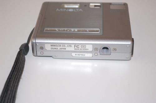Minolta Dimage Xi Silver 1.5" LCD Display 3x Optical Zoom 2.0 MP Digital Camera - Picture 4 of 15