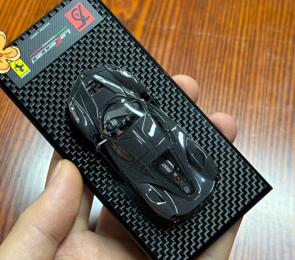 DMH 1:64 Black Full Carbon Laferrari Aperta Sports Model DMH 1:64 Black Full Carbon Laferrari Aperta Sports Model
