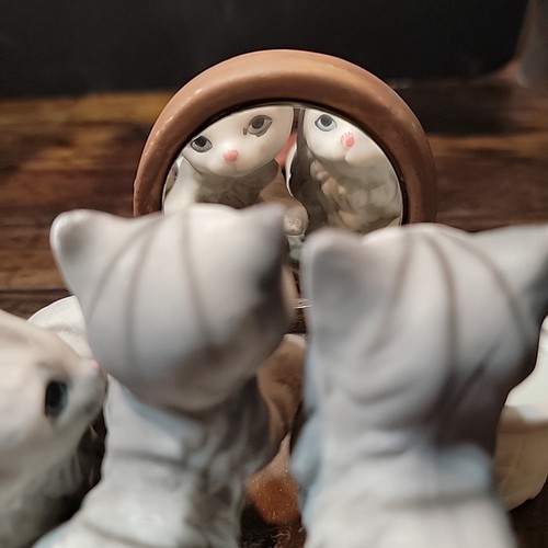 Three kittens cats looking in mirror candle holder ceramic Cute! Kitschy Grandma - Picture 2 of 20