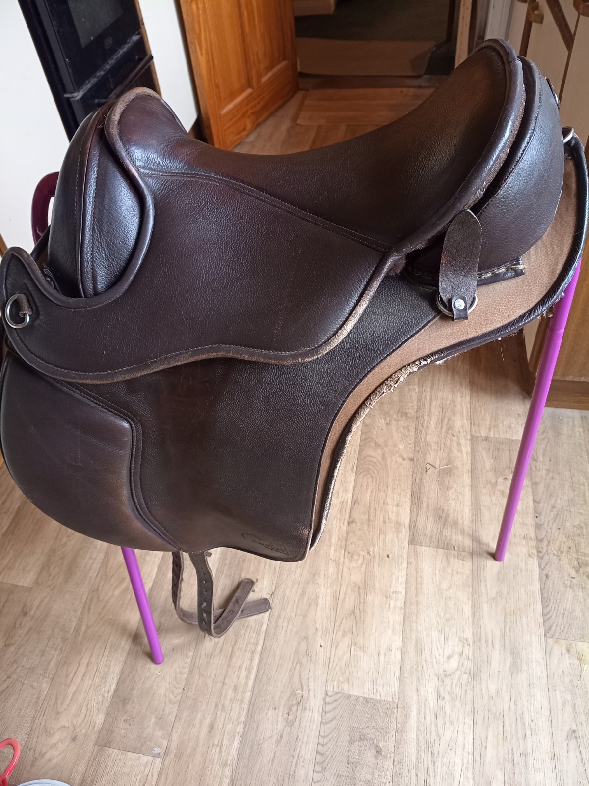 Barefoot Brown Leather Limited edition Notting hill treeless saddle. size 2