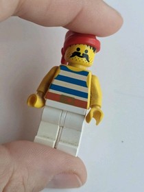 Vintage 80s LEGO 6285 Black Seas Barracuda Pirates Figures & Weapons INCOMPLETE 