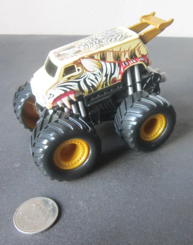 Vintage 2006 Hot Wheels ZEEBRAWLER STICKY TONGUE ROAD BEASTS MONSTER TRUCK VG