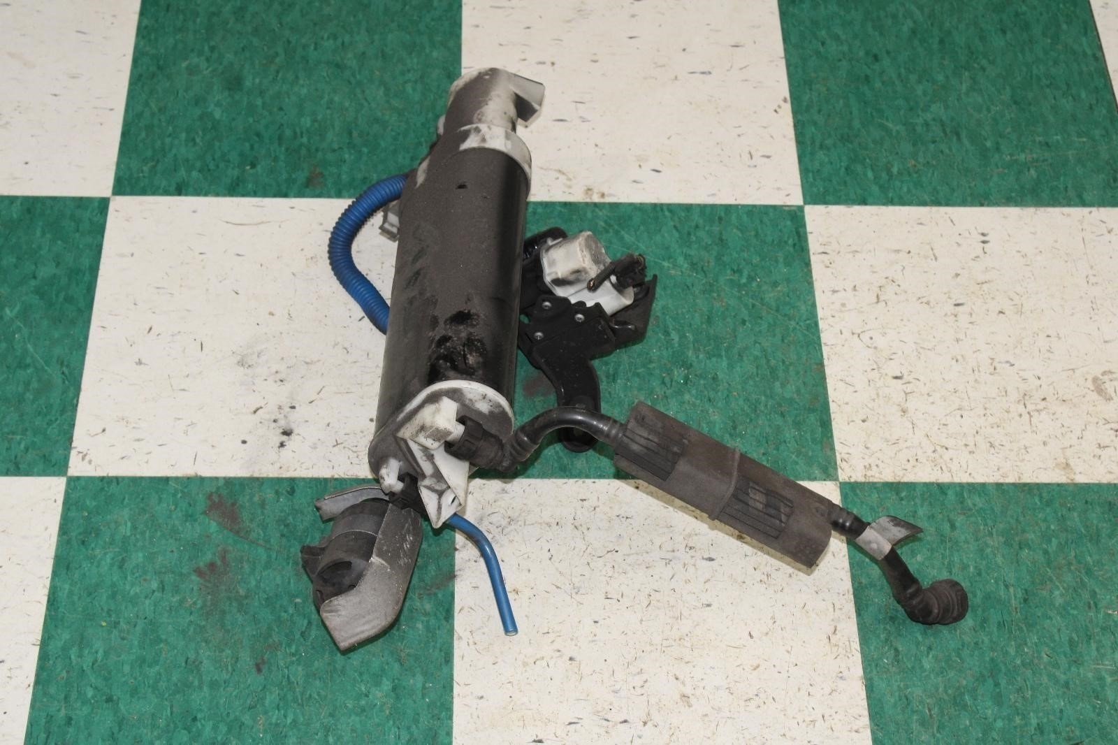 14-17 Ghibli Motor Engine Fuel Evaporation Evap Charcoal Canister Can Assembly