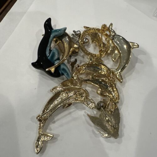 Spilla Lot Di Delfini Pesci In Smalto Con Strass Oro Argento - Foto 2 di 4