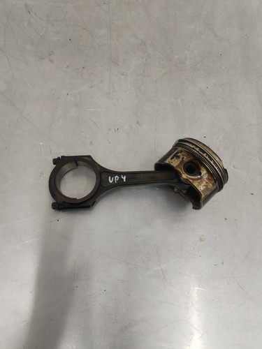 Mercedes Piston with connecting rod for W204 S204 C180 CGI 1.8