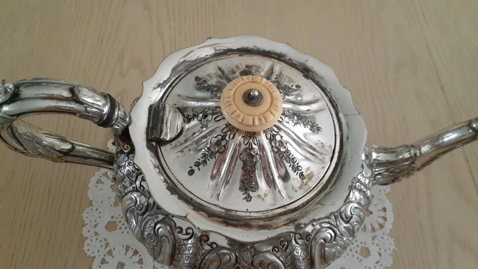 Tetera de plata rara antigua muy ornamentada del siglo XIX estampada Foto 3 de 4