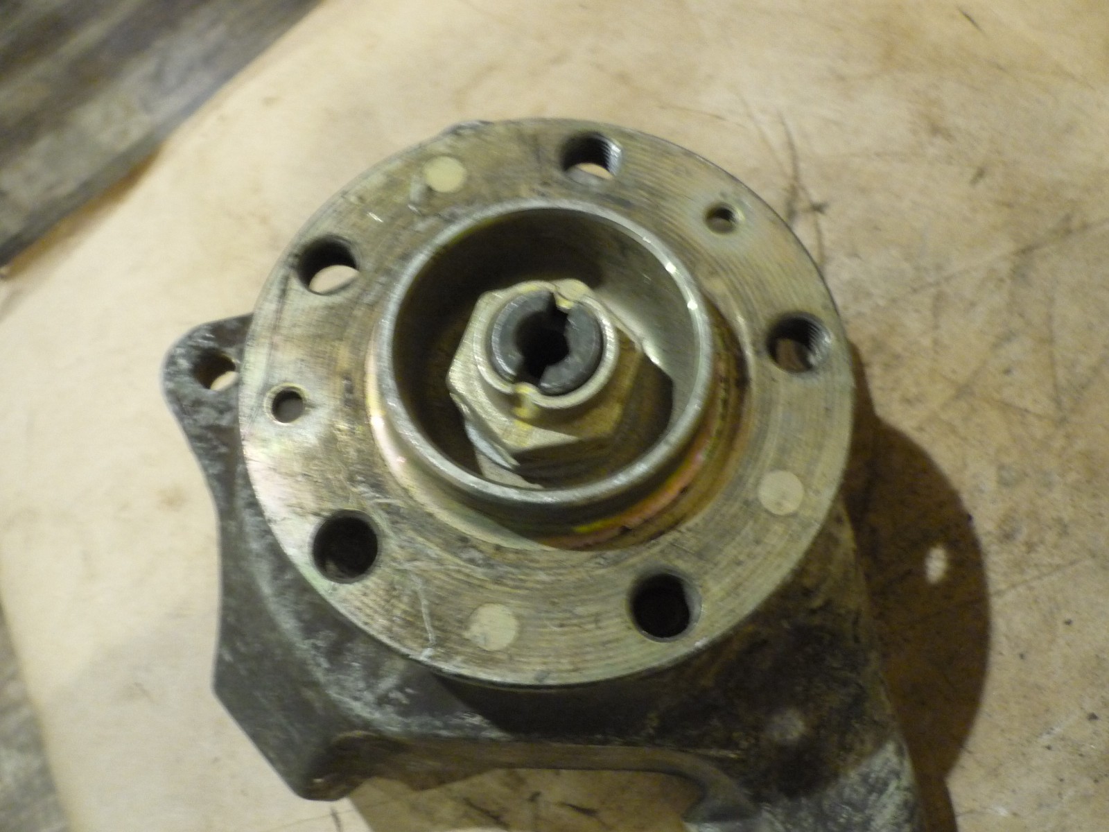 Ferrari 355 - LH Front Stub Axle /  Steering Knuckle / Wheel Bearing- P/N 175488