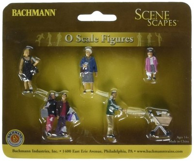 Bachmann Trains SceneScapes Strolling People Miniature Figures (5 Pi (US IMPORT)