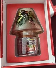 Yankee Candle Red Apple Wreath Signature 3.7 oz Jar Candle w Jar Shade Christmas