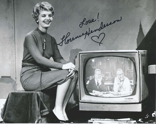 FLORENCE HENDERSON SIGNED AUTHENTIC 'THE BRADY BUNCH' 8X10 PHOTO B w/COA 