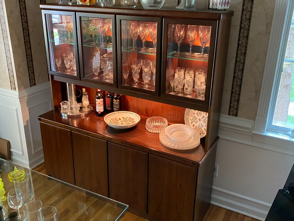 Mid-Century Modern Sideboard / Credenza / Hutch with Lighted Display Cabinet - Image 3 of 4