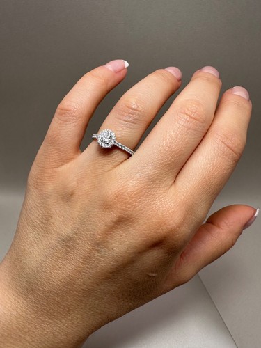 Anillo halo de platino de 0,53 quilates cultivado en laboratorio corte brillante LGSL78 - Imagen 12 de 22