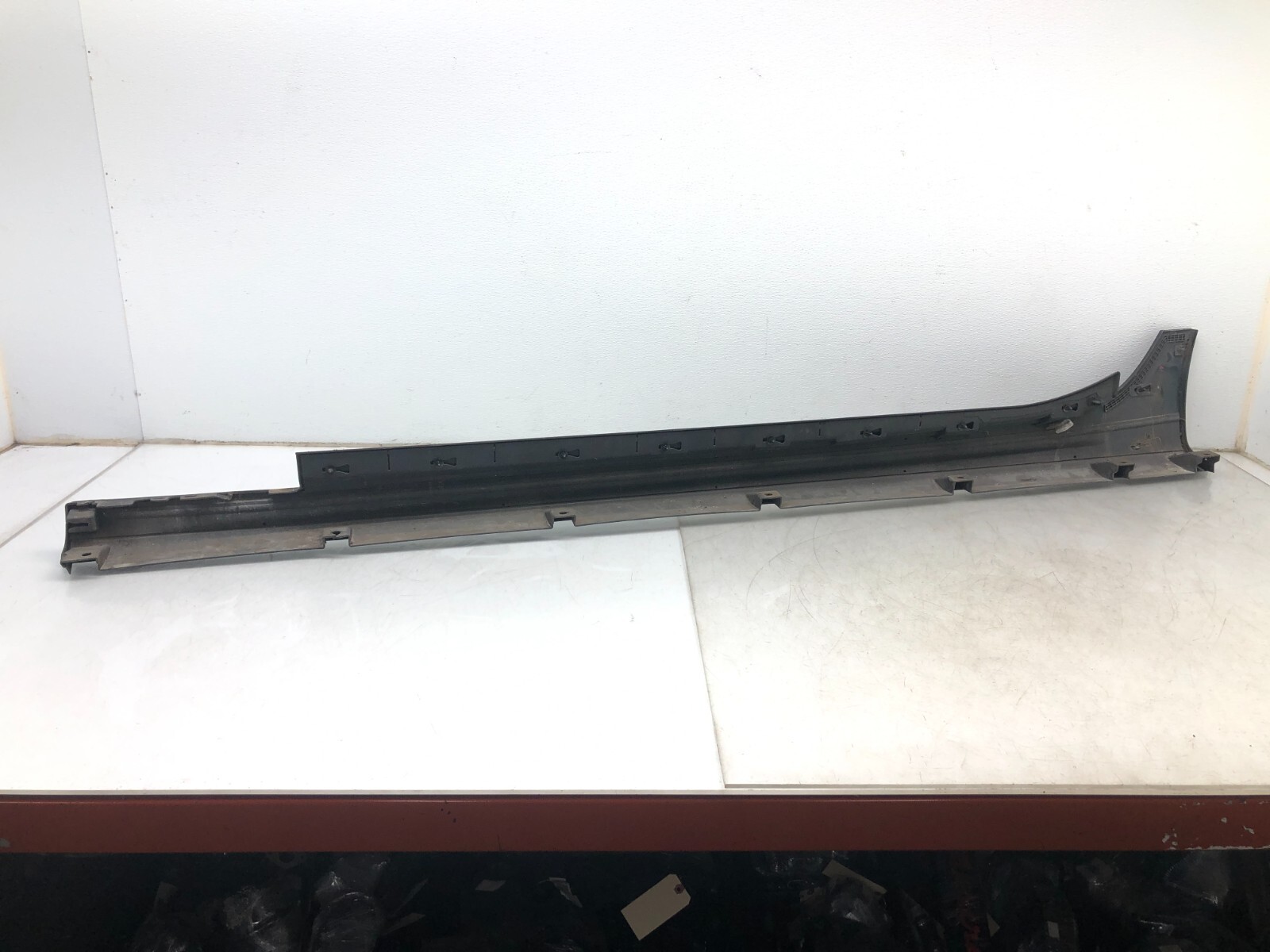 2014-2017 MASERATI GHIBLI S RIGHT PASSENGER SIDE SKIRT ROCKER PANEL OEM.