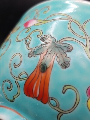 清代粉彩瓷松石绿蝶恋花碗 Antique Chinese Qianlong Mark Famille