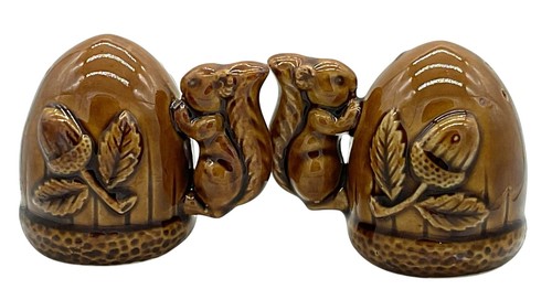 VINTAGE SQUIRRELS ON ACORNS SALT & PEPPER SHAKERS COLORADO CERAMIC JAPAN MADE
