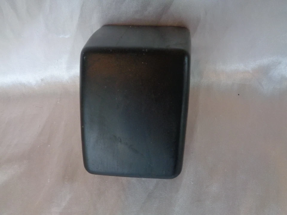 NEW OLD STOCK FORD GRANADA MK2 FRONT BUMPER OVER RIDER 78GB 17996AA - Image 2 of 4