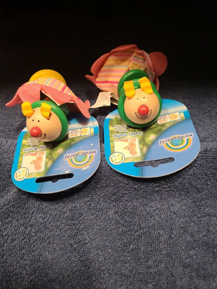 2 sonajeros para bebé Wonderworld Cater nuevos  Foto 2 de 4