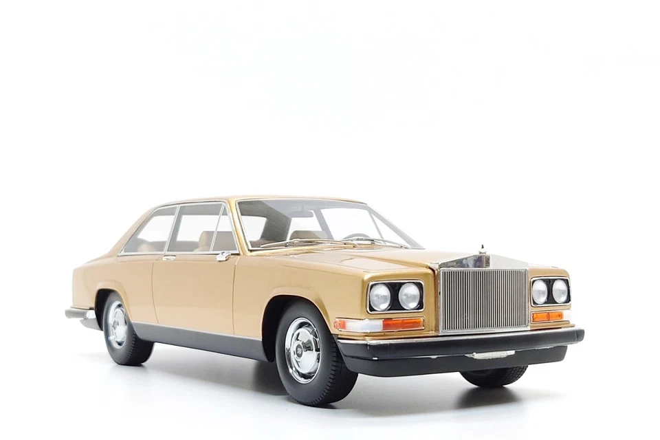 (Damaged) BoS Models 1:18 1975 Rolls-Royce Camargue in Gold (BOS090) - Image 3 of 4
