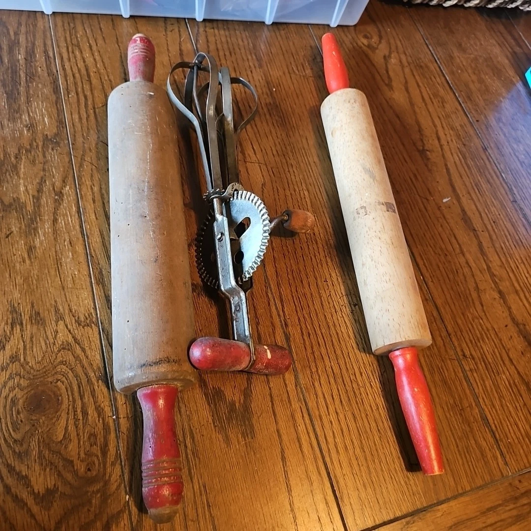 Vintage Wood Lot of Wooden Rolling Pins Kitchen Decor Pie Rollers & Hand Beater
Opens in a new windo