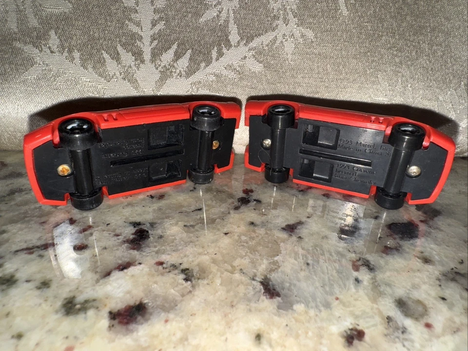 Lote de 2 autos deportivos Corvette rojos Hot Wheels 1995 años 90 de colección Foto 3 de 4