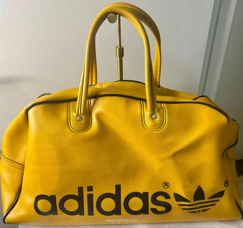 This authentic 1960s Adidas sports bag is a rare survivor from the brand’s earli - product listing photo