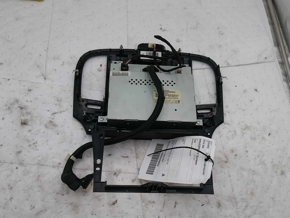 Pantalla de infoentretenimiento usada se adapta a: pantalla Chrysler 300 2014 8,4`` grado A Foto 3 de 4