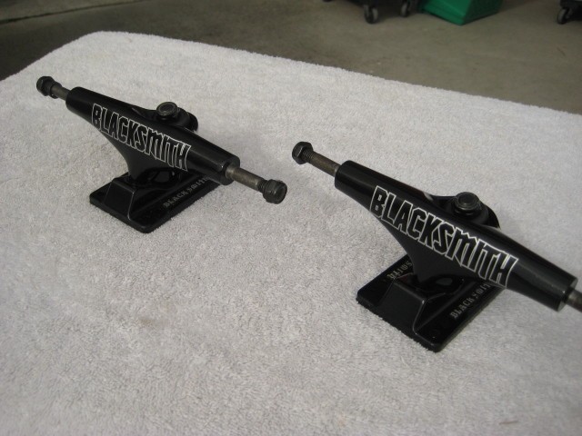 Skate Trucks 5.25 Black New