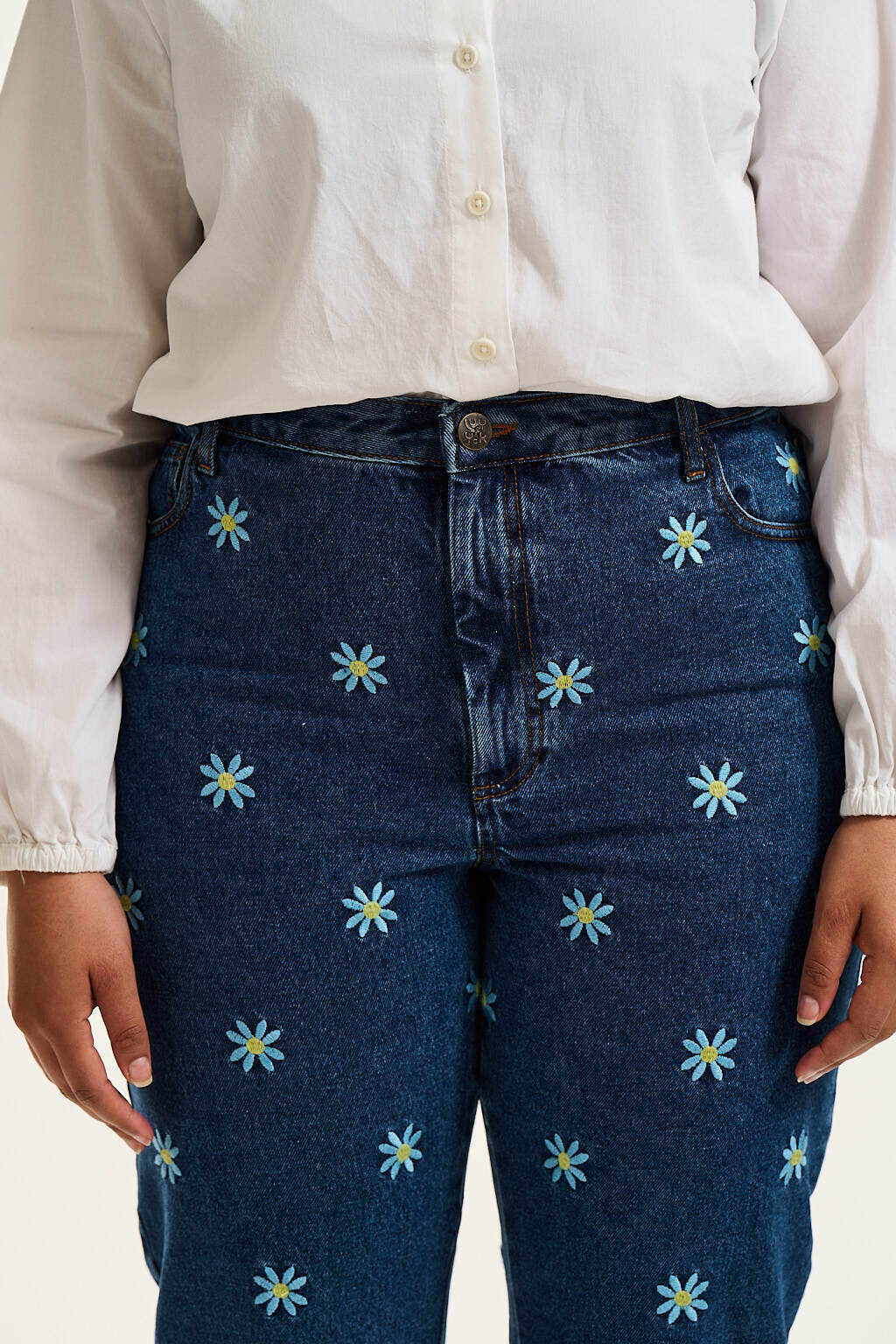 Lucy & Yak Embroidered Daisy-Mae Dana Mom Jeans Size 26 NWT image 4