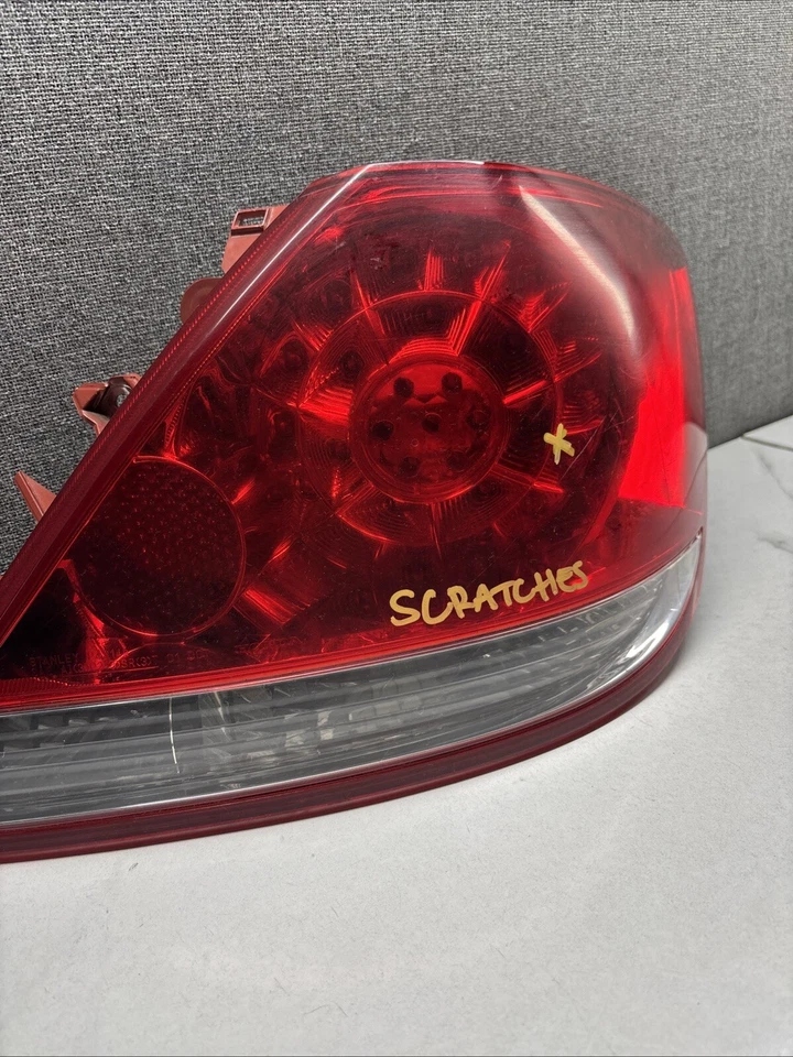 Luz trasera derecha pasajero Acura RL 2005-2008 OEM USADA Foto 3 de 4