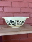 Pyrex Vintage 1960s Gooseberry Yellow Black Mixing Bowl 1.5 Qt No Chips