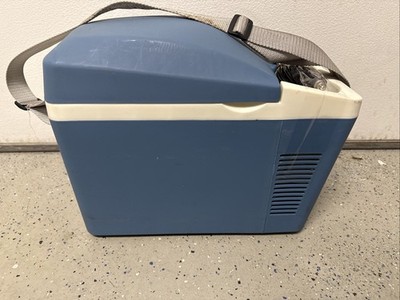Vintage Roadpro RPAT-788 Portable 12v Car Mini-Cooler/Warmer With Car Adapter
