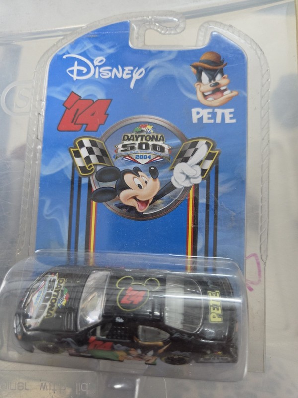 Disney 1:64 NASCAR Daytona 500 2004 Pete Pontiac Grand Prix Diecast #124