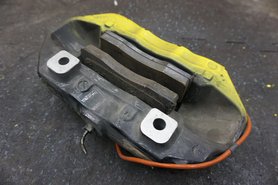 Pinça de freio traseira direita do passageiro lateral 311665 fabricante de equipamento original Ferrari California T 2015 - Imagem 4 de 4