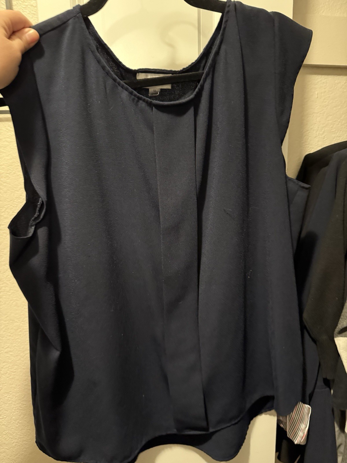 Tahari Arthur S. Levine Women’s Navy Sleeveless Draped Blouse Top Size XL