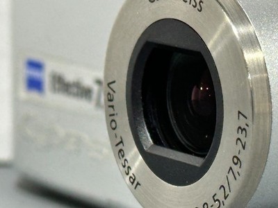 Sony Cyber-Shot DSC-P200 7.2 Mega Pixels 3x Optical Zoom Compact