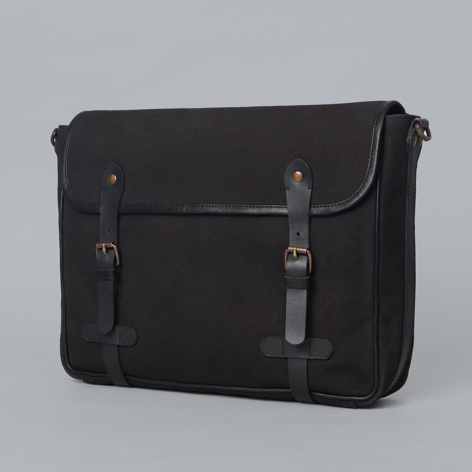 Oslo Canvas Messenger Bag