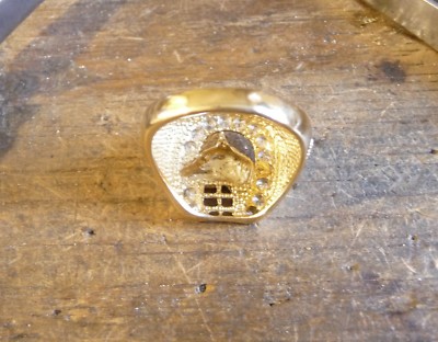 Bague En Or Jaune 18 Carats - Motif Fer à Cheval Avec Oxydes - Neuf Avec Étiquettes