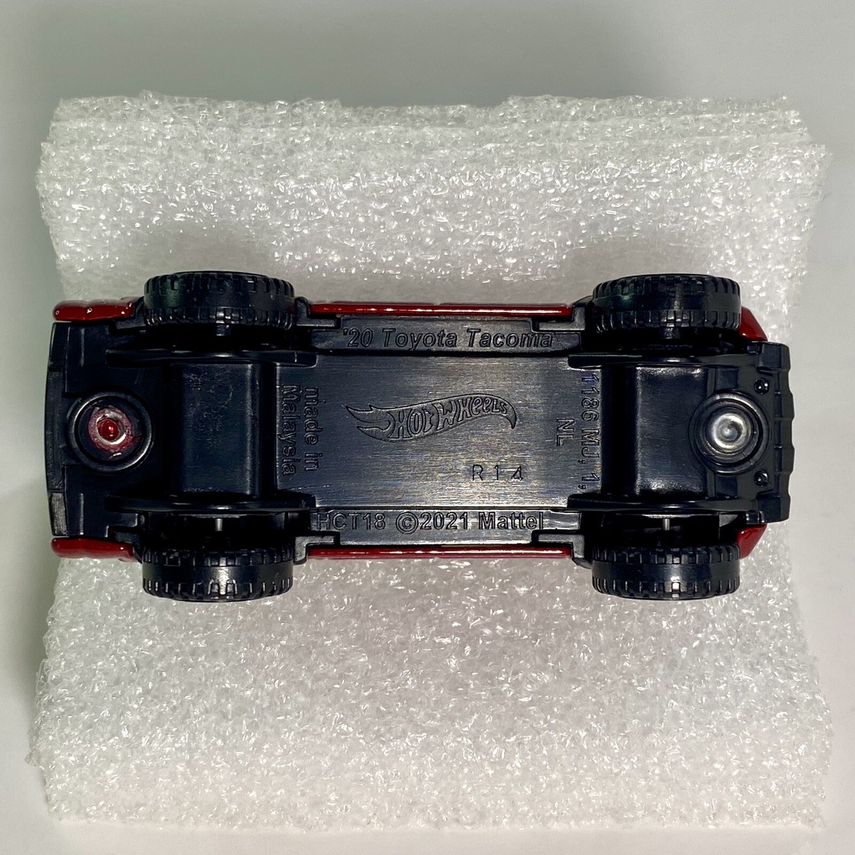 2022 Hot Wheels '20 Toyota Tacoma 1:64 Diecast Diorama