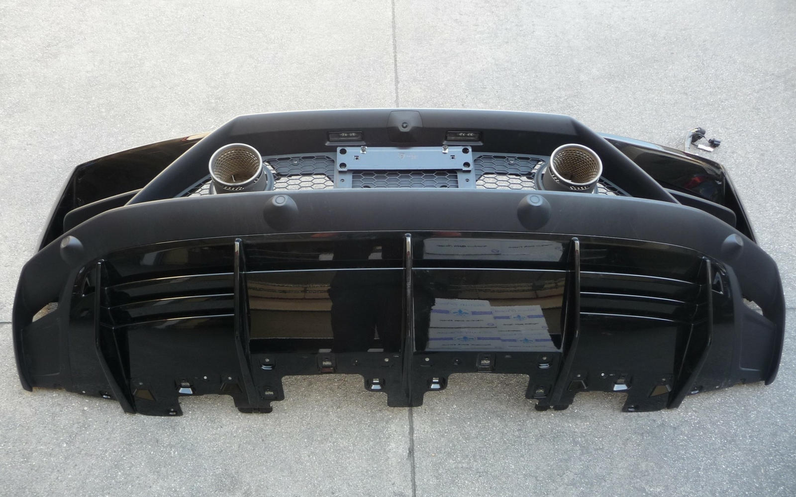 20-22 Lamborghini Huracan Evo Rear Bumper Grille Diffuser Complete 4T0807497T OE